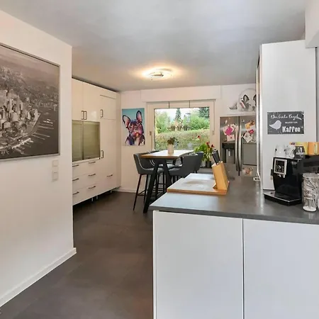 Moderne Ferienwohnungen, Ruhige, Lage Sauna Kamin Burgblick Appartement *