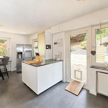 Moderne Ferienwohnungen, Ruhige, Lage Sauna Kamin Burgblick Διαμέρισμα Bernkastel-Kues