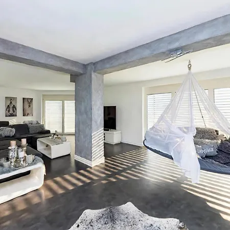 Moderne Ferienwohnungen, Ruhige, Lage Sauna Kamin Burgblick Διαμέρισμα *